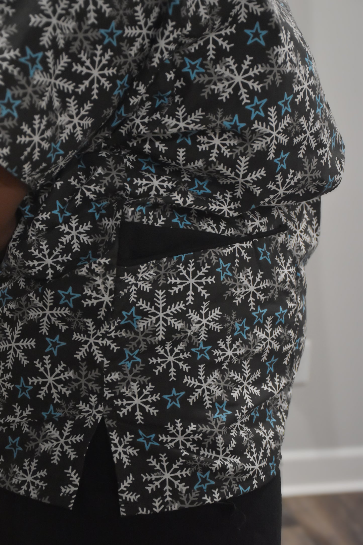 Star & Snow Printed Top Mock Wrap With Black Piping Half Sleeve - 3 Pocket